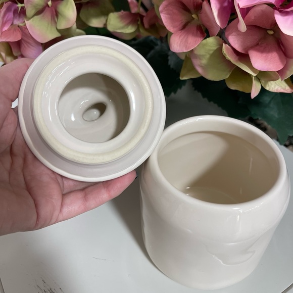 Rae Dunn Valentine Small Ceramic Canister w/ Decorative Heart Shaped NEW - Picture 2 of 3